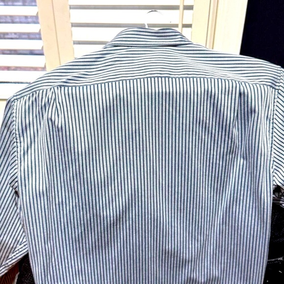 ✨ Vintage Charm Meets Modern Elegance – Michael Kors Men’s Striped Dress Shirt ✨ - Picture 9 of 14